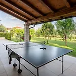 Lv By 4*