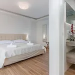 Lv By 4*