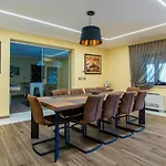 Lv By Guest house