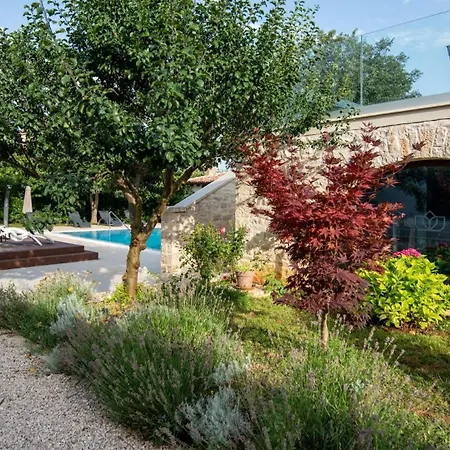 Lv By Gostinjska kuća