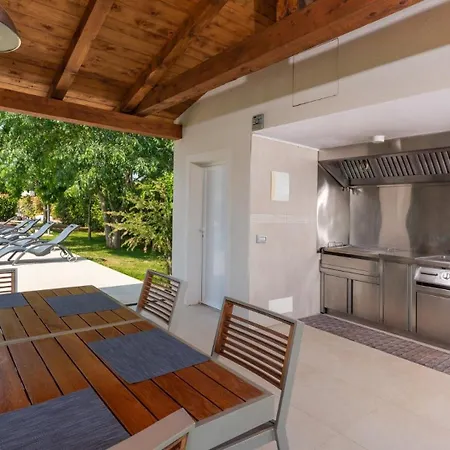 Lv By Maison d'hôtes 4*