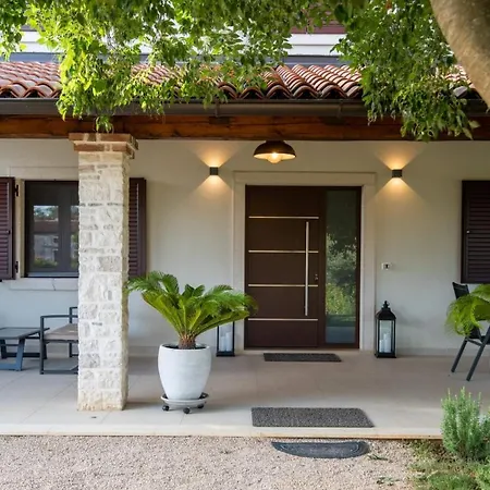 Lv By Gostinjska kuća