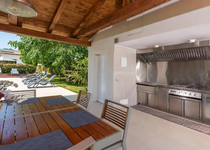 Lv By Gostinjska kuća 4*