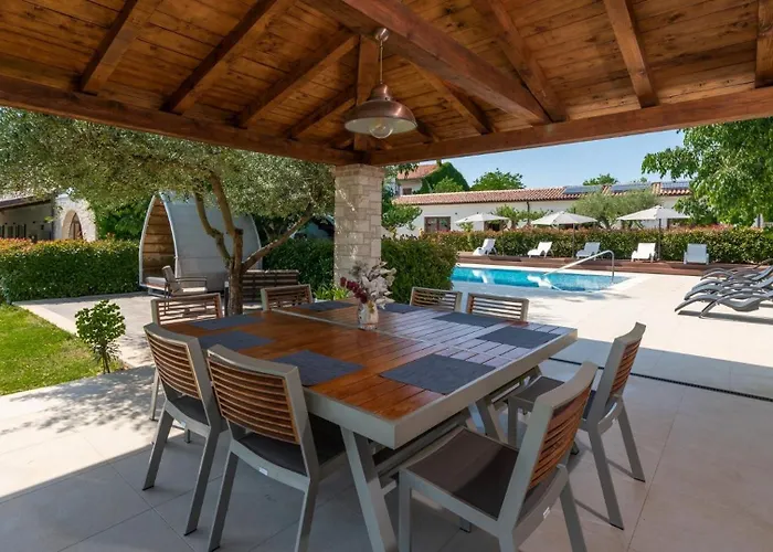 Gostinjska kuća Lv By 4*